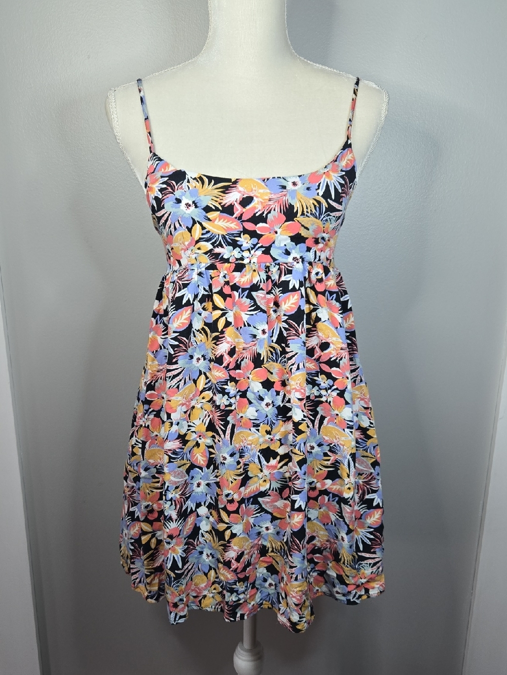 Salty Crew Size XS Floral Spaghetti Strap Peek-a Boo Back Mini Sundress